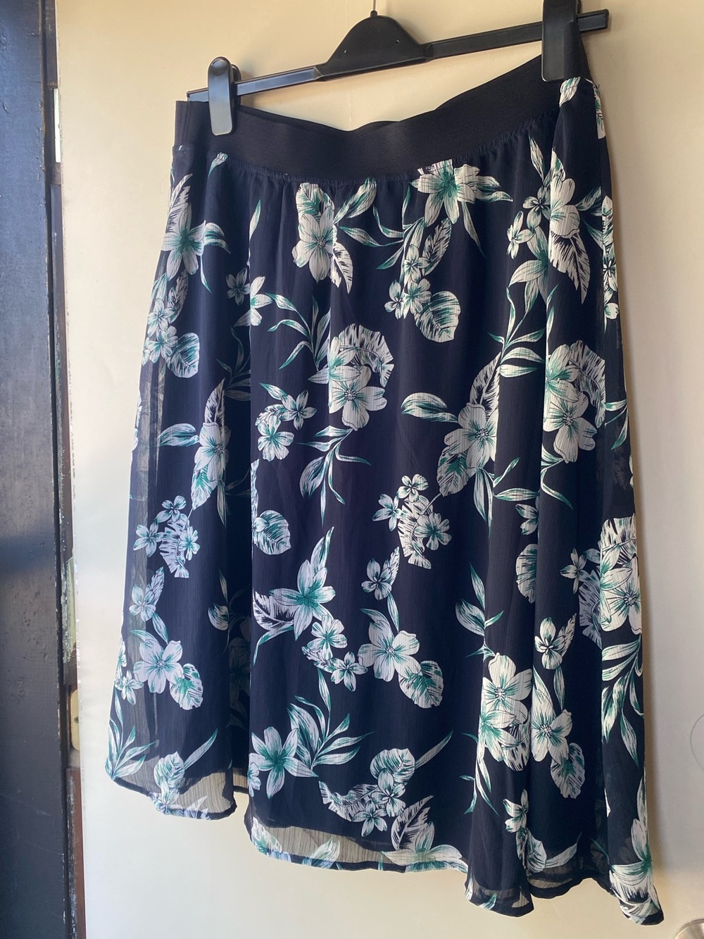 NWT CHRISTOPHER & BANKS NAVY FLORAL KNEW LENGTH SKIRT LINED ELASTIC WAIST XL